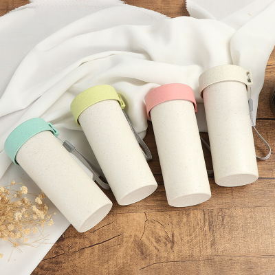 Plastic water cup with wheat straw, 400ml student portable two-color carry-on cup with rope