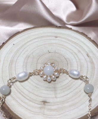 Natural stone crystal lady bracelet with small fresh pearl