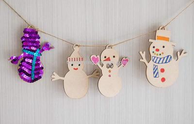 Wooden Christmas decorations can draw blank snowman hanging pieces wood chips children DIY art crafts