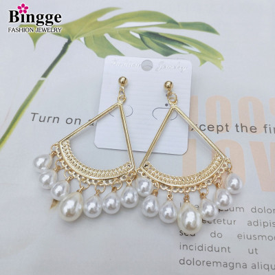 The Metal earring of exaggerated individual character of Europe and America big shop sign restoring ancient ways is simple geometrical fan pearl earring temperament joker getting money