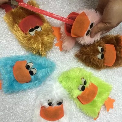Creative Plush Toy Short Plush Spit Duck Plush Hand Puppet Toy, with Sound Will Spit Duck Stall