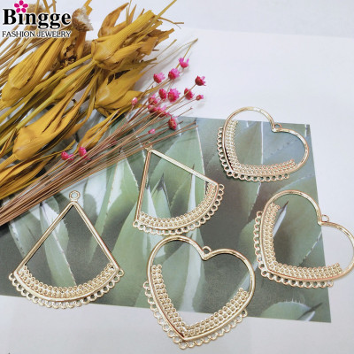 DIY simple manufacturers homemade accessories hollow out peach heart size between 20 to 40 MM thickness of 0.5 MM