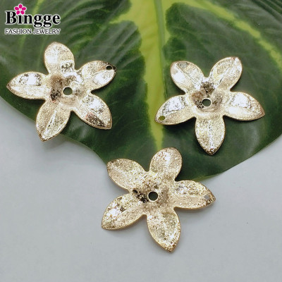 DIY manufacturers homemade flower shaped accessories size 26 mm diameter thickness 0.4 mm plating color can be customized