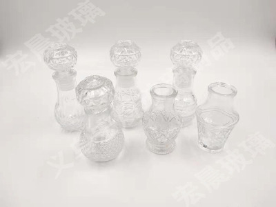 Delicate and cabinet glass decanter of 100ml glass decanter of various styles