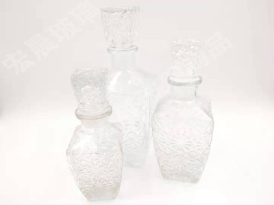 Manufacturer direct selling glass bottle square drill glass bottle capacity 250ml, 500ml, 750ml