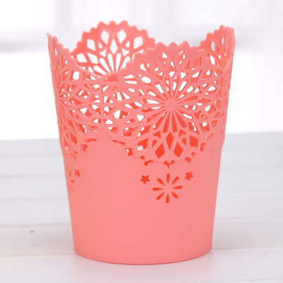 Hollow pattern plastic storage basket table trash can