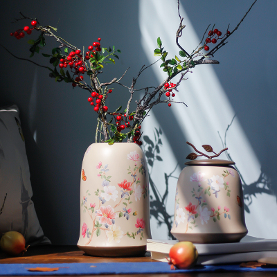 The new paper towel box with flower opening and butterfly design is decorated with ceramic vase decorations