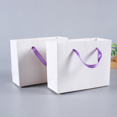 New Garment Portable Paper Bag Custom White Cardboard Gift Handbag Custom Kraft Paper Shopping Bag Custom Lo