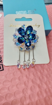 Swarovski crystal brooch can also be used as a underwriting chain