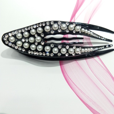 The new style of pearl pearl duck clip with crystal insert continues to be popular jewelry tiara