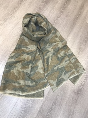2019 new autumn and winter thickening warm personality European and American fashion army green camouflage scarf