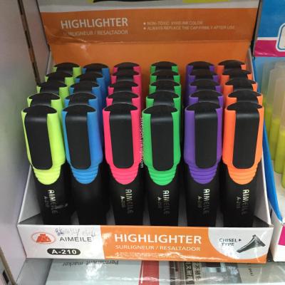 highlighter pen , fluorescent pen