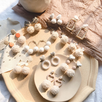 Autumn winter cream - colored sable hair superior feeling earring female hair ball earring pendant temperament long hair restoring ancient ways plush web celebrity earring is worn the ear stud