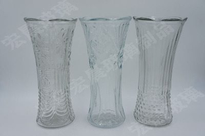 The new products are available in more than 25cm high glass vases with lace edges and transparent glass vases