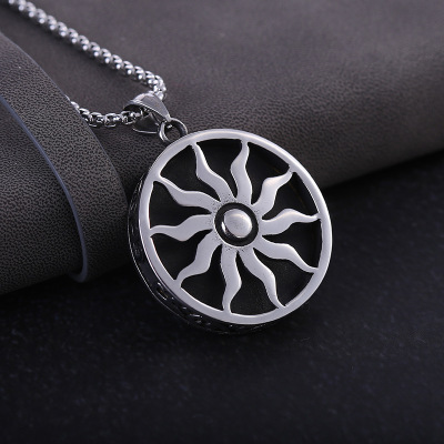Manufacturers of new retro titanium steel men 's necklace European and American move stainless steel ray sun fashion pendant accessories