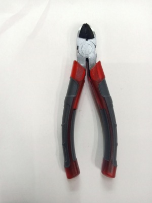 Steel pliers with sharp nose and oblique mouth