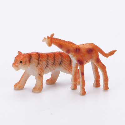 Plastic simulation of a number of wildlife model toys Plastic toys display virtual model
