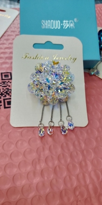 Swarovski crystal brooch, can be used as a sweater chain, one style two wear