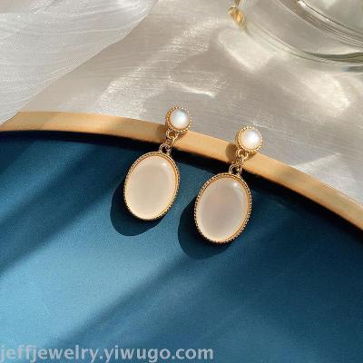925 Tremella White Earrings Agate Retro French Niche Elegant Wild Earrings Anti-Allergy Stud Earrings for Women