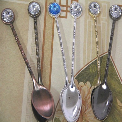 Round Drill Retro Spoon Coffee Spoon Ice-Cream Spoon/Jam Spoon Minor Dessert Spoon (Jy04)