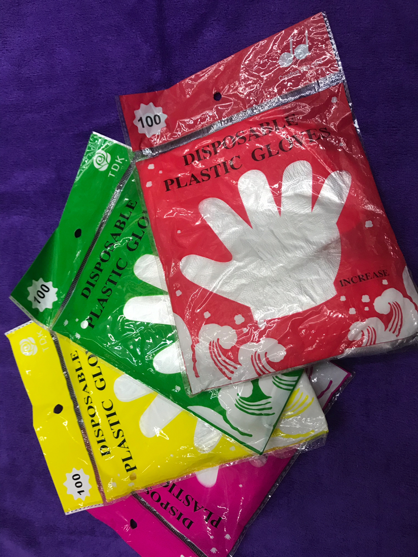 一次性PE卫生手套，采用食品级无毒无味聚乙烯材料精制而成，方!