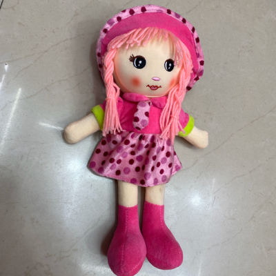 A girl with A toy trade doll