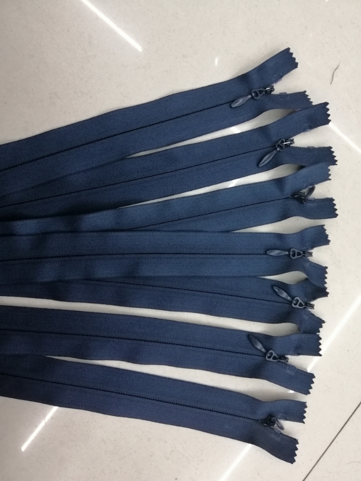 厂家直销 5#尼龙布边隐形拉链，拉头锌合金拉头价格面议