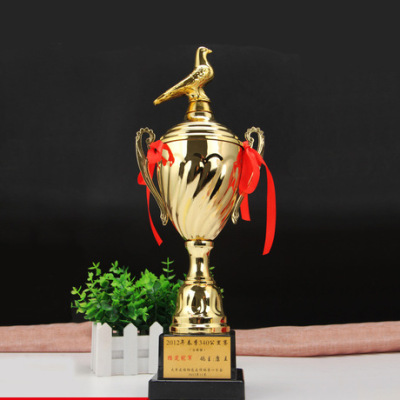 Trophy manufacturers supply gold plated metal Trophy metal handicraft gifts creative racing pigeon Trophy wholesale custom