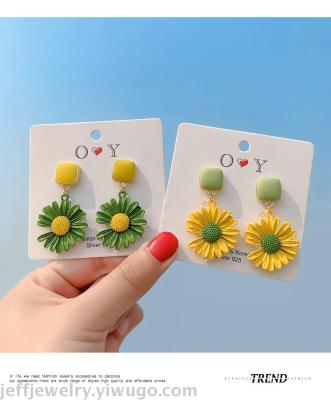 Super fairy small Daisy flower female personality candy color pastoral girl web celebrity S925 silver needle earrings