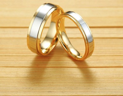 Stainless steel gold inside the ball smooth lovers ring simple fashion lovers ring