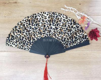 Black stick leopard print flat plate silk fan plastic dance fan elegant gift fan top ladies folding fan foreign trade fan