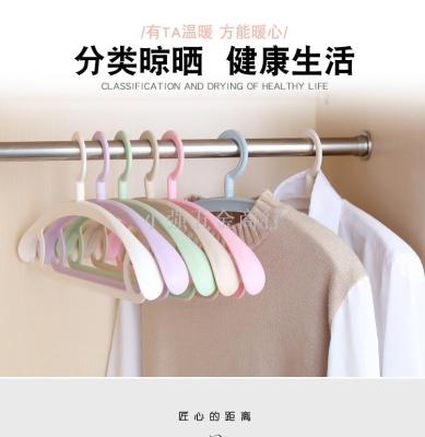 Hangers seamless thickened wide-shouldered solid plastic non-slip clothing hanging underwear hanging 360 degree 