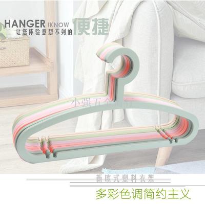 Manufacturer sells hot - selling multi - color dry - wet double - purpose skid hanger plastic hanger clothes rack high 