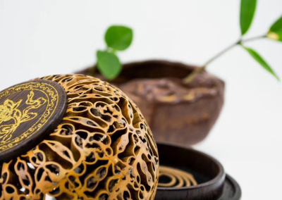 Yun Ting craft walnut hollow sandalwood aloes lotus tea ceremony Zen decoration solid wood base incense decoration gift box