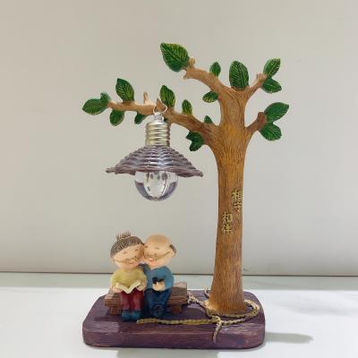 Creative old man and old woman living in the bedroom to send their parents a birthday gift wedding souvenir resin