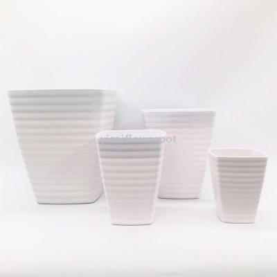 F34 plastic flowerpot with four square thin horizontal lines
