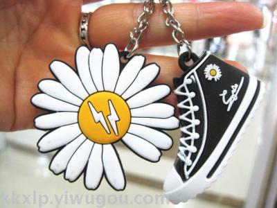 Web celebrity g-dragon small Daisy key chain pendant canvas shoes key ring simulation doll shoes key ring wholesale facr