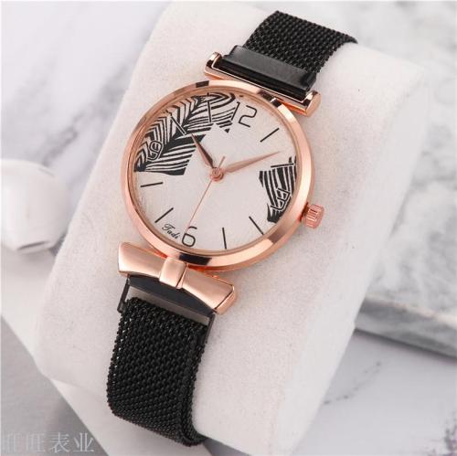 Watch Fashion Simple Women‘s Magnetic Buckle Watch Sweet Style Leaves Pattern Quartz Watch