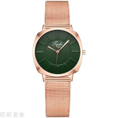 2020 fashion trend watch alloy mesh with simple strip d scale women's mei gold color surface quartz watch for women