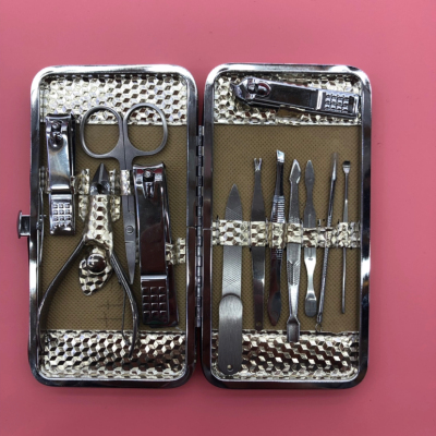 A 13-piece electroplated beauty manicure and nail manicure kit