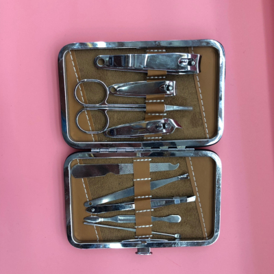 A 9-piece electroplated beauty manicure and nail manicure kit