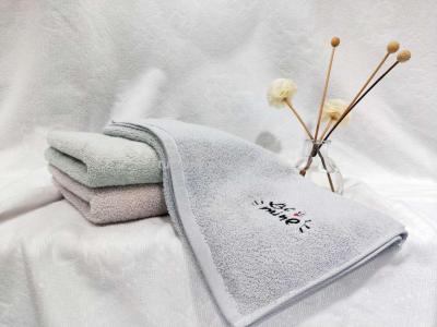 Tuo Ou Textile pure cotton combed cotton extremely embroidered bath towel 70 * 140 cm, love yourself, love your family