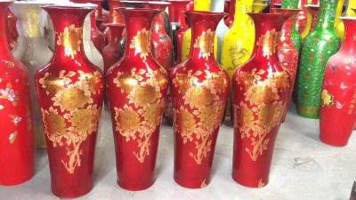 The manufacturer sells Chinese style vases in various sizes and colors