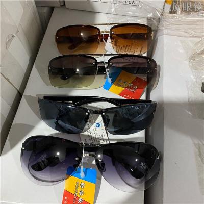 Fashion sunglasses stalls sell all kinds of sunglass sunglasses