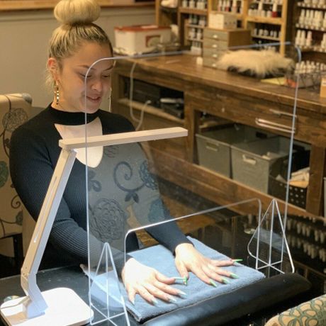 高品质 优惠价透明亚克力桌子塑料盾牌 有机玻璃防喷嚏防护板