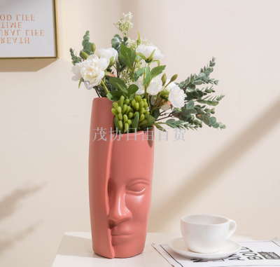 European-style vases for the living room and the arrangement of flowers