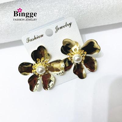 5 double flower earrings with pearl metal studs in the middle