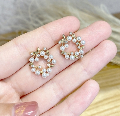 Silver needle Pearl Earrings Korean female temperament simple cold Wind Web Celebrity Small Fresh ear Nails