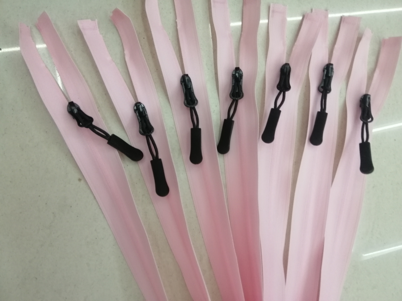 厂家直销3#尼龙防水开口拉链，尺寸颜色拉头来样订做，价格面议