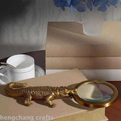 Home study decoration crocodile hand magnifier ornament